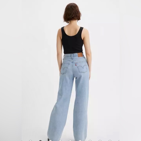 ❤️SOLD❤️ Levi’s Ribcage Wide Leg Jean Light Wash - Picture 3 of 6